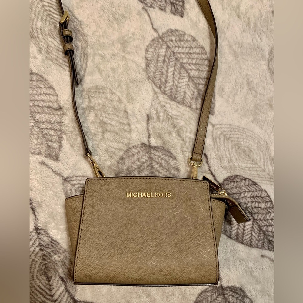 Michael Kors Selma Mini Messenger Saffiano Leather 18K - Dark Dune Crossbody bag